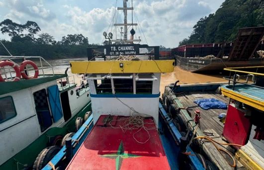 Anjungan TB. CHANNEL menampilkan nama dan GT kapal